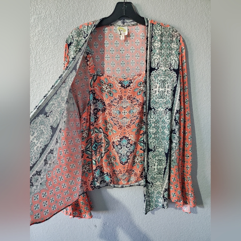 Women's Multicolor Patterned Top - Picture 4 of 11